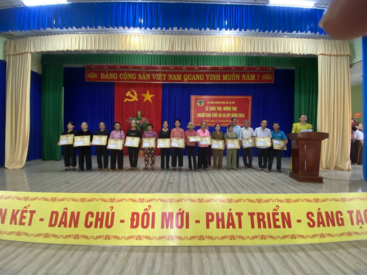 MỪNG THỌ 4